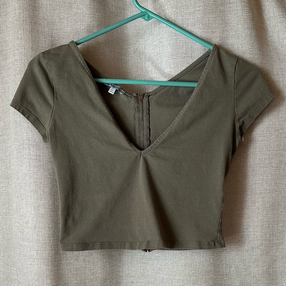 Charlotte Russe•cap sleeve crop top•xs•cotton blend•deep v-neck•army/olive green